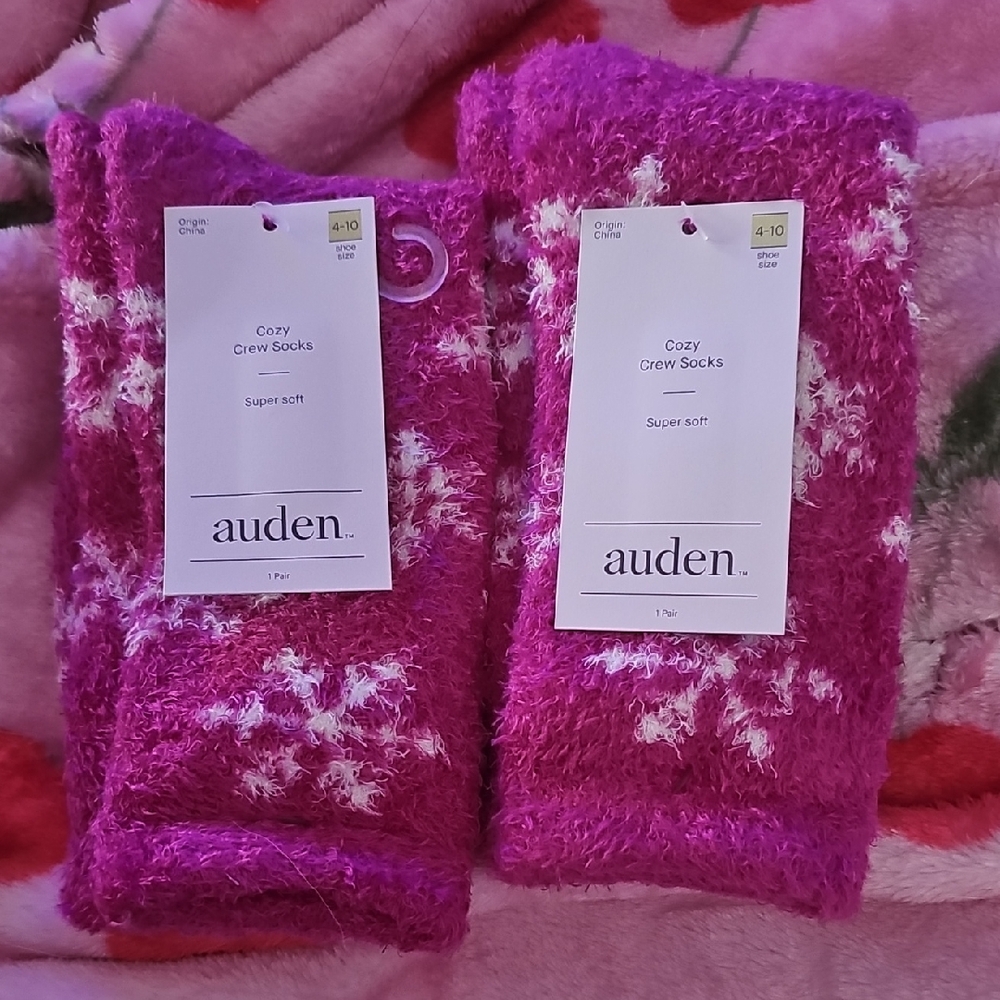 Auden Fuzzy Crew Socks in Pink and White